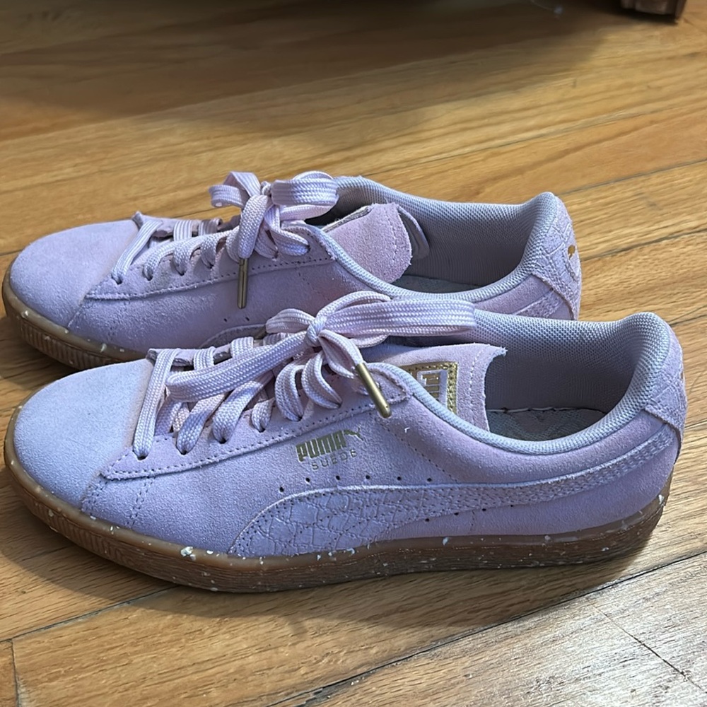 Puma Suede light pink/purple excellent condition barely worn womens size 7.5